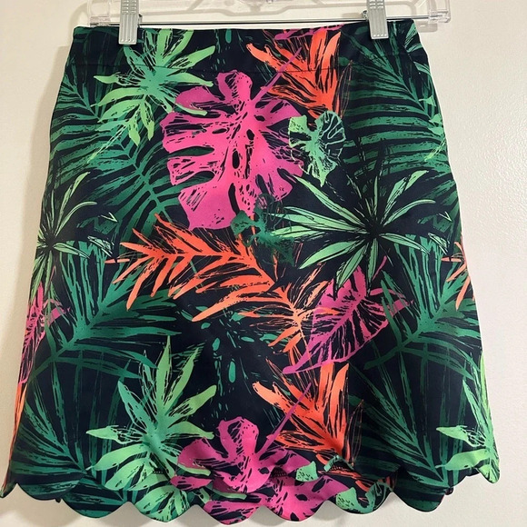 Lady Hagen Pants - NWT Size 2 Lady Hagen Patterned Athletic Skort with Scalloped Bottom